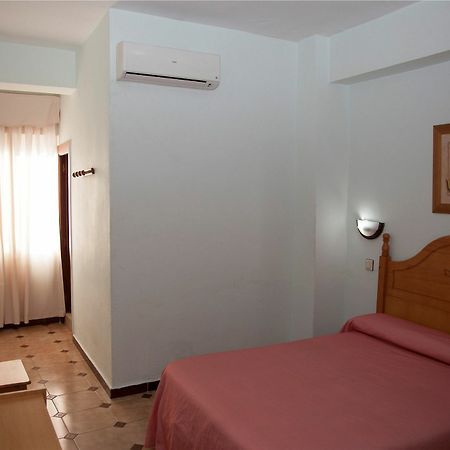 Hostal Paris La Línea de la Concepción المظهر الخارجي الصورة