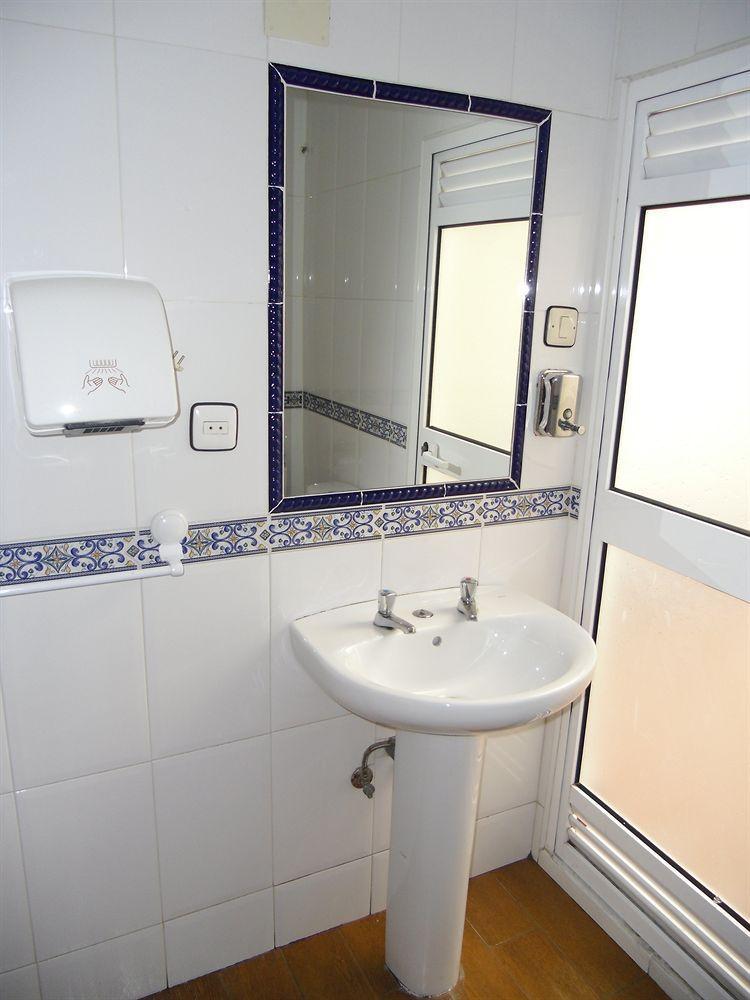 Hostal Paris La Línea de la Concepción المظهر الخارجي الصورة